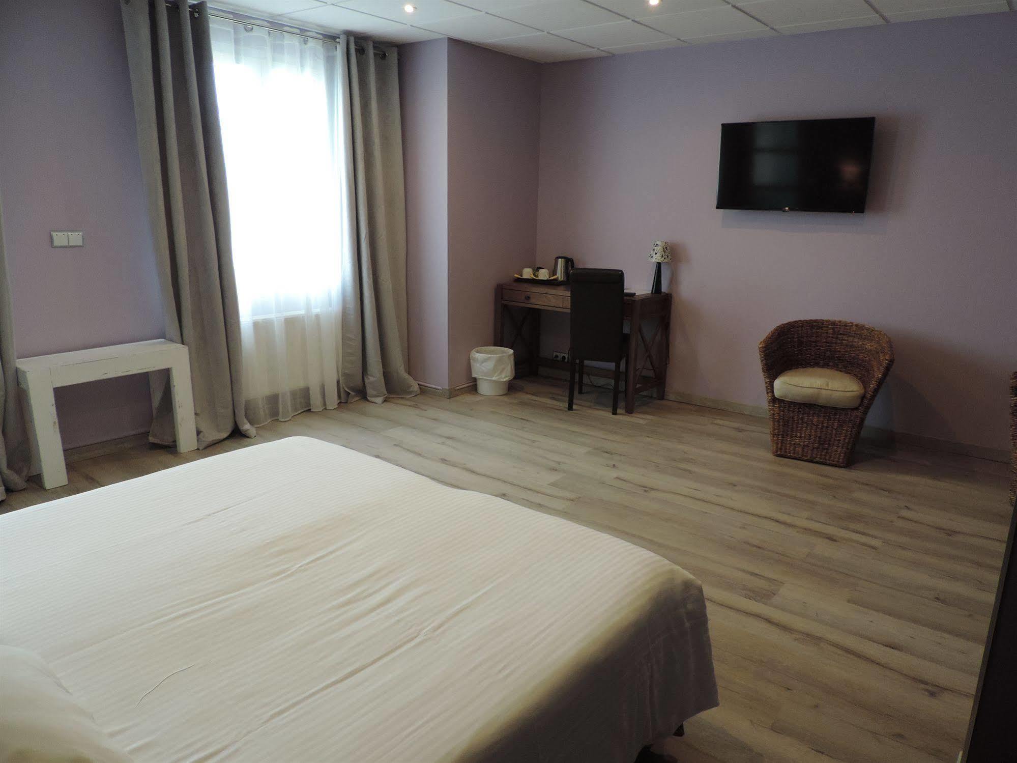 Hotel Lac Et Foret Saint-André-les-Alpes 외부 사진